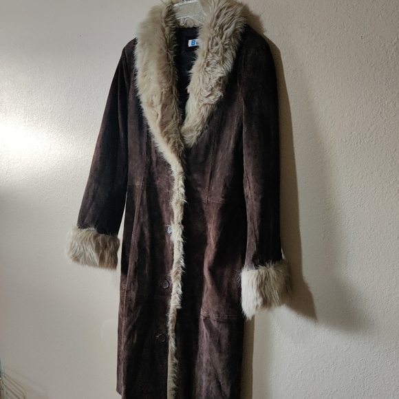 Vintage Brown Leather Jacket with Plush Cream Fur Collar - Picture 9 of 16